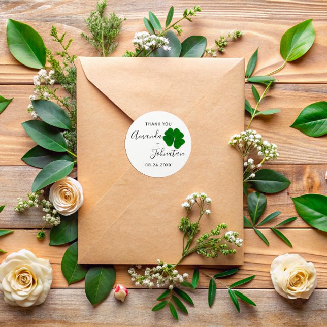Save the Date Name Vierblättrige Kleeblatte Weiß Runder Aufkleber (Thank Save The Date Name Four-leaved Clover White Classic Round Sticker)
