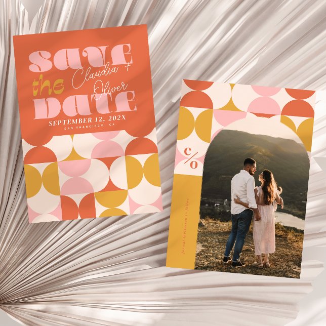 Save the Date, Retro, Bogen Foto, 70er Jahre rosa Date (Front and back of Warm retro Wedding Save the Date Card shown on a boho foliage background)