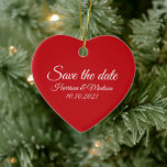 Save the Date rote Hochzeitserklärung Keramik Ornament<br><div class="desc">Save the Date,  benutzerdefinierte Skripttext Hochzeitsankündigung Herz Keramik Ornament. Weißer Text,  roter Hintergrund. Verfügbar in vielen Optionen.</div>