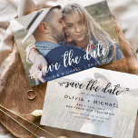 Save the Date Weißhandgeschriebenes Foto Flyer<br><div class="desc">Handgeschriebene Hochzeit mit Budget Speichern Sie die Datumskarten,  die auf der Vorder- und Rückseite ein Foto haben. Die Save the Date Herbst-,  Herbst-,  Winter-,  Frühlings- oder Sommerkarten enthalten eine moderne handgeschriebene Schriftzeichen-Typografie mit eleganten,  einfachen und modernen Herzenszügen,  die Sie nach einem einfachen Hochzeitsfest mit minimalistischer Note verwenden können.</div>
