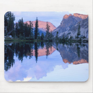 Sawtooth Wilderness, Idaho. USA. Cumuluswolken Mousepad