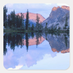Sawtooth Wilderness, Idaho. USA. Cumuluswolken Quadratischer Aufkleber