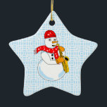 Saxophon Snowman Keramik Ornament<br><div class="desc">Ein Snowman-Saxophonspieler mit einem Schal aus Musiknote ist ein humorvolles Musikgeschenk Winterdesign für Holzblaslehrer und Saxophonisten in Konzerten,  Jazz und Marschbändern.</div>