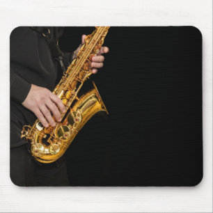Saxophone Player gibt sächsischen Jazzspieler aus Mousepad
