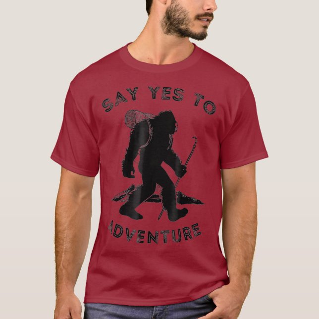 Say Yes to Adventure Bigfoot T-Shirt Sasquatch Shi (Vorderseite)