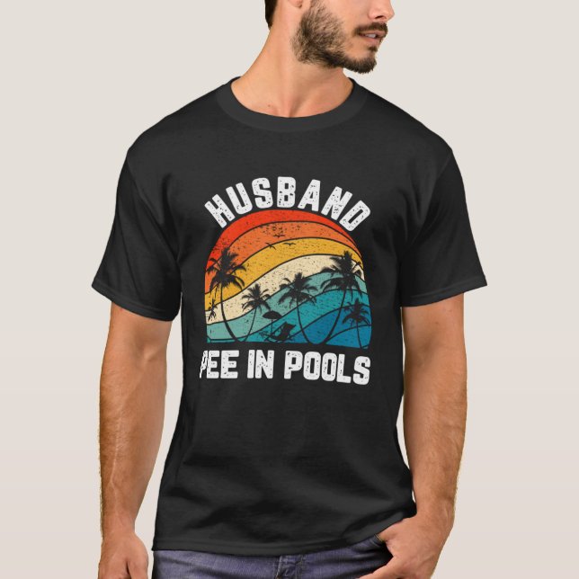 Sayings Jokes Sarcastic Retro Husband Pee In Pools T-Shirt (Vorderseite)
