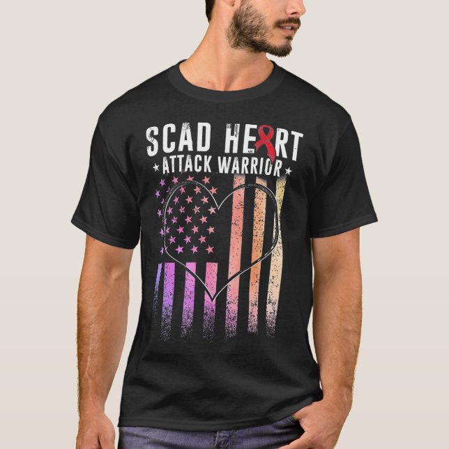 SCAD Heart Attack Survivor USA Flag Fight Warrior T-Shirt (Vorderseite)