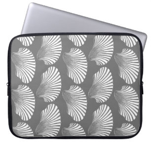 Scallop Muschel Block Print, grau / grau und weiß Laptopschutzhülle