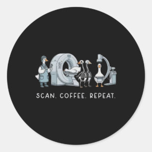 Scannen Kaffee Wiederholen Leben In Der Radiologie Runder Aufkleber