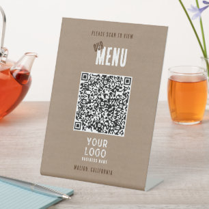 Scannen Sie unser QR-Code-Rusitc-Charm-Business-Lo Sockelschild