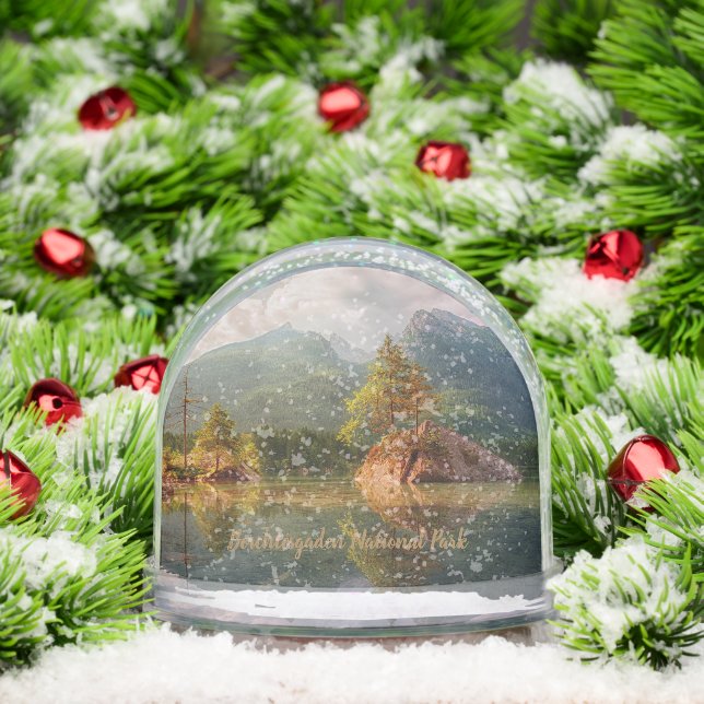 Scenic Berchtesgaden National Park  Schneekugeln (Weihnachten)