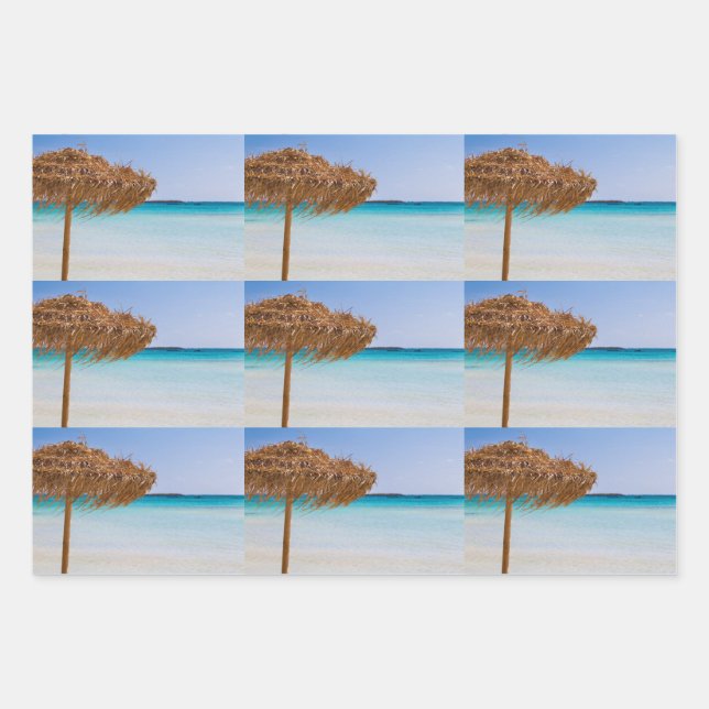 Scenic Tropical Beach with Straw Umbrella Pattern Geschenkpapier Set (Vorderseite)