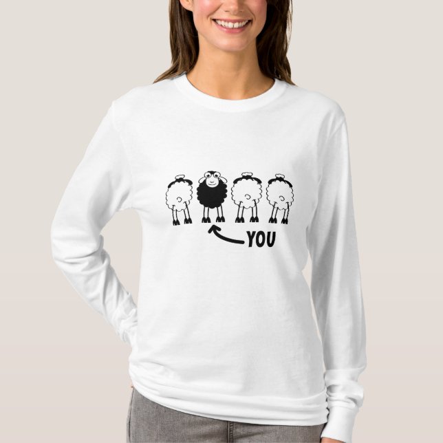 Schaap, witte of zwarte schapen van de familie  T-Shirt (Vorderseite)