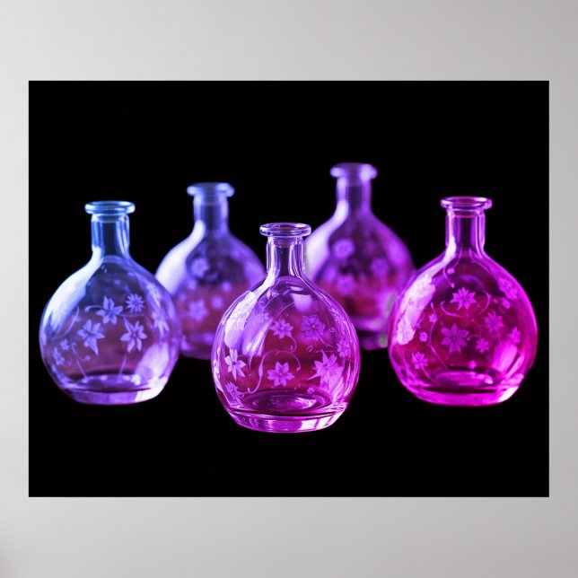 Schablonierte Glasflaschen schwarzer Hintergrund W Poster (Vorne)
