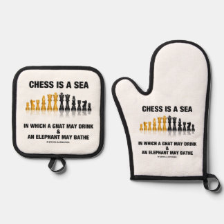 Schach ist ein Meer, in dem Gnat Elefanten trinken Ofenhandschuh & Topflappen-Set