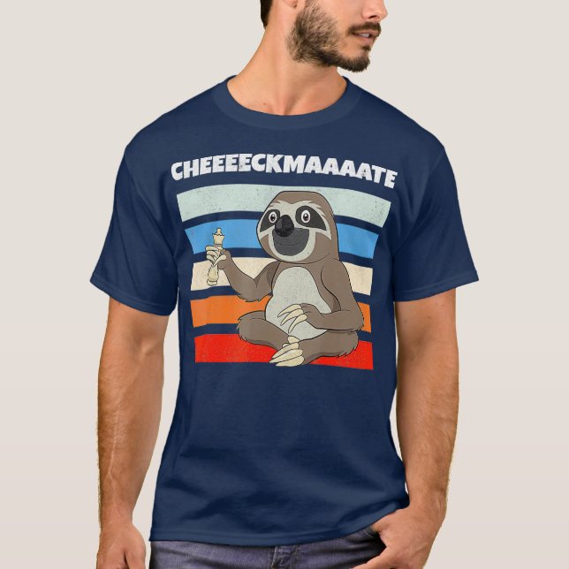 Schach Sloth langsamer Keckmatt in einem sonnigen  T-Shirt (Vorderseite)