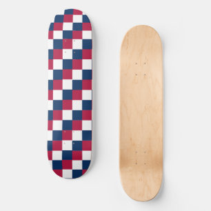 Schachbrett-Muster mit US-Flagge Skateboard