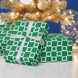 Schachbrettmuster für grünes und weißes Kleeblatt Geschenkpapier