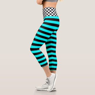 Schachbrettmuster, Schwarz und Aqua-Design Capri Leggings