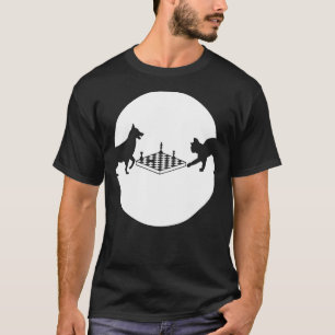 Schachhund gegen Cat Schach-Mainboard-Spiel T-Shirt