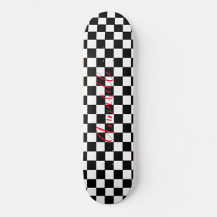 Schachrotes Skateboard für den weißen und schwarze