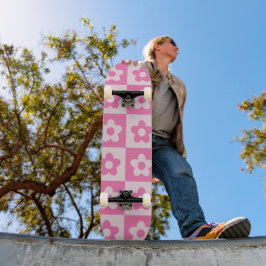 Schachte vorlegende Retro-Blume weiß und rosa Skateboard