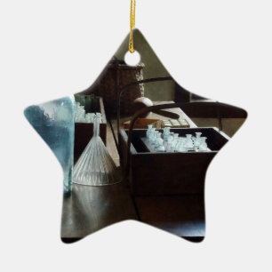 Schachtel mit Reagenzgläsern Keramikornament