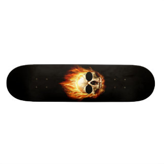 Schädel auf Feuer Skateboard
