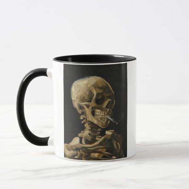 Schädel eines Skeletts mit brennender Zigarette vo Tasse (Links)