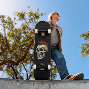 Schädel mit Mohawk Punk Rock Skateboard