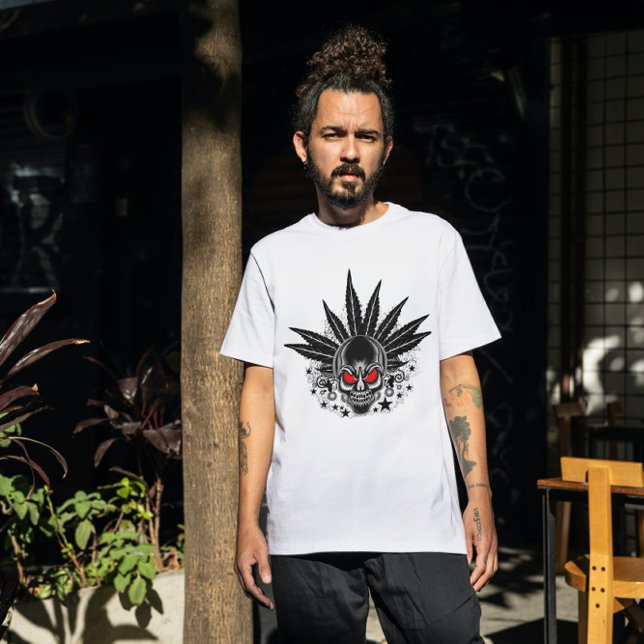 Schädel mit roten Augen Tri-Blend Shirt (Von Creator hochgeladen)