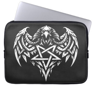 Schädel-Pentagramm-Tribal von BurnsInhell Laptopschutzhülle