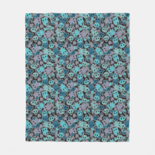 Schädel und Herzen auf schwarzem Hintergrund 2 Fleecedecke