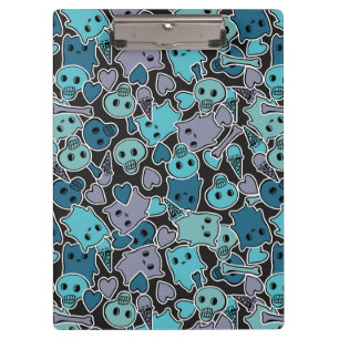 Schädel und Herzen auf schwarzem Hintergrund 2 Klemmbrett