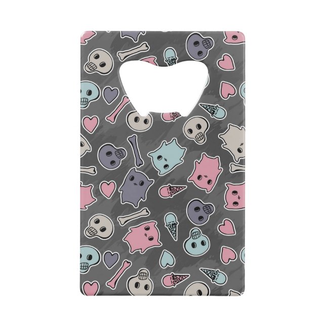 Schädel und Herzen auf schwarzem Hintergrund Kreditkartenflaschenöffner (Vorderseite)