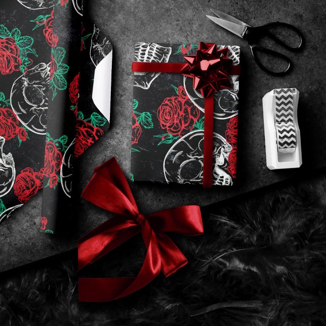 Schädel und Rote Rosen | Modern Gothic Glam Grunge Geschenkpapier (Von Creator hochgeladen)