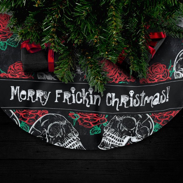 Schädel und Rote Rosen | Modern Gothic Glam Grunge Polyester Weihnachtsbaumdecke (Von Creator hochgeladen)