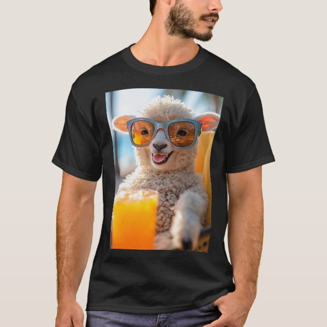 Schaf genießt den Strandurlaub T-Shirt (Vorderseite)