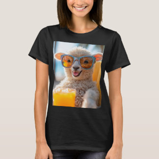 Schaf genießt den Strandurlaub T-Shirt