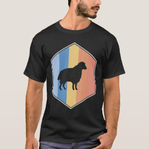Schafe mit Retrofarben in einem Hexagon T-Shirt