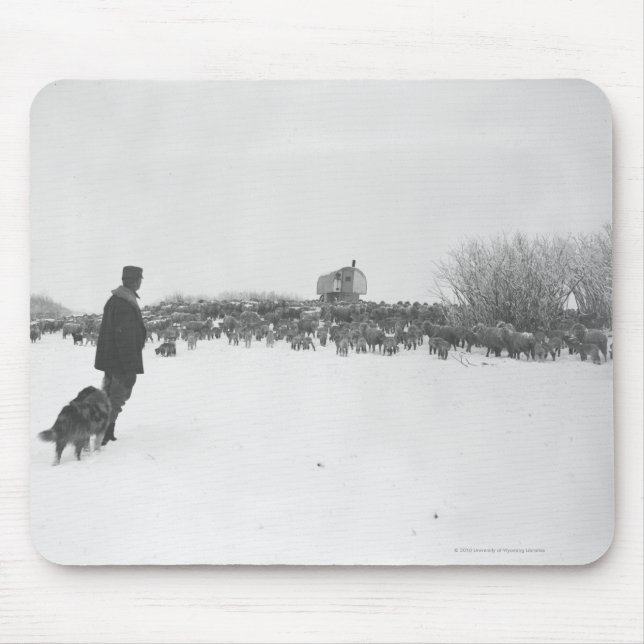 Schäfer und Hund im Schafslager Mousepad (Vorne)