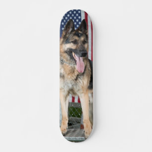 Schäferhund-Hund Skateboard