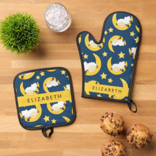 Schafmuster, schlafende Schafe, Mond, Ihr Name Ofenhandschuh & Topflappen-Set