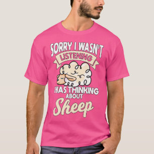 Schafskulptur, an die ich über Schafe dachte T-Shirt