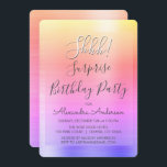 Schah! Überraschende Rainbow-Birthday-Party Einladung<br><div class="desc">Schah! Überraschung Geburtstagsparty Gold, Rosa und Lila Pastel Rainbow Ombre Imitate poliert Metall Metallic Foil Girly Geburtstag Einladungen. Die "Modern and Chic Surprise Birthday Party Invitations" verwendet die beliebte handgeschriebene Typografie und sind perfekt, um Gäste zu einer mädchenhaften Überraschung Geburtstagsparty einzuladen. Wenn Sie weitere passende Artikel benötigen, wenden Sie sich...</div>