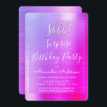 Schah! Überraschende rosa Lila Geburtstagspartei Einladung<br><div class="desc">Schah! Überraschung Geburtstagsparty Pink und Lila Ombre Imitate poliert Metall-Metallic Foil Girly Geburtstag Einladungen. Die "Modern and Chic Surprise Birthday Party Invitations" verwendet die beliebte handgeschriebene Typografie und sind perfekt, um Gäste zu einer mädchenhaften Überraschung Geburtstagsparty einzuladen. Wenn Sie weitere passende Artikel benötigen, wenden Sie sich bitte an den Designer....</div>
