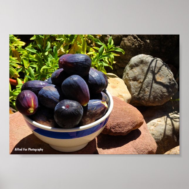 Schale mit Feigenfrüchten auf Stein Poster (Vorne)