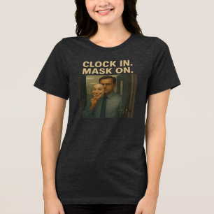 Schalten Sie ein. Achten Sie darauf. Tri-Blend Shirt