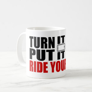 Schalten Sie es aus, legen Sie es ab, fahren Sie m Kaffeetasse