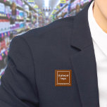 Schaltfläche "Firmenname und Logo"<br><div class="desc">Square-Taste, die Sie anpassen können, um Ihren Firmennamen und Ihr Logo. Sie können diesen Knopf als einheitliches Zubehör Ihrer Mitarbeiter verwenden. Sie können es auch als Verpackungszubehör verwenden. Sie können es auch in Ihr Marketing aufnehmen, um Ihr Unternehmen zu werben oder Ihren Namen für Ihre Kunden zu fördern. Schaltfläche, die...</div>